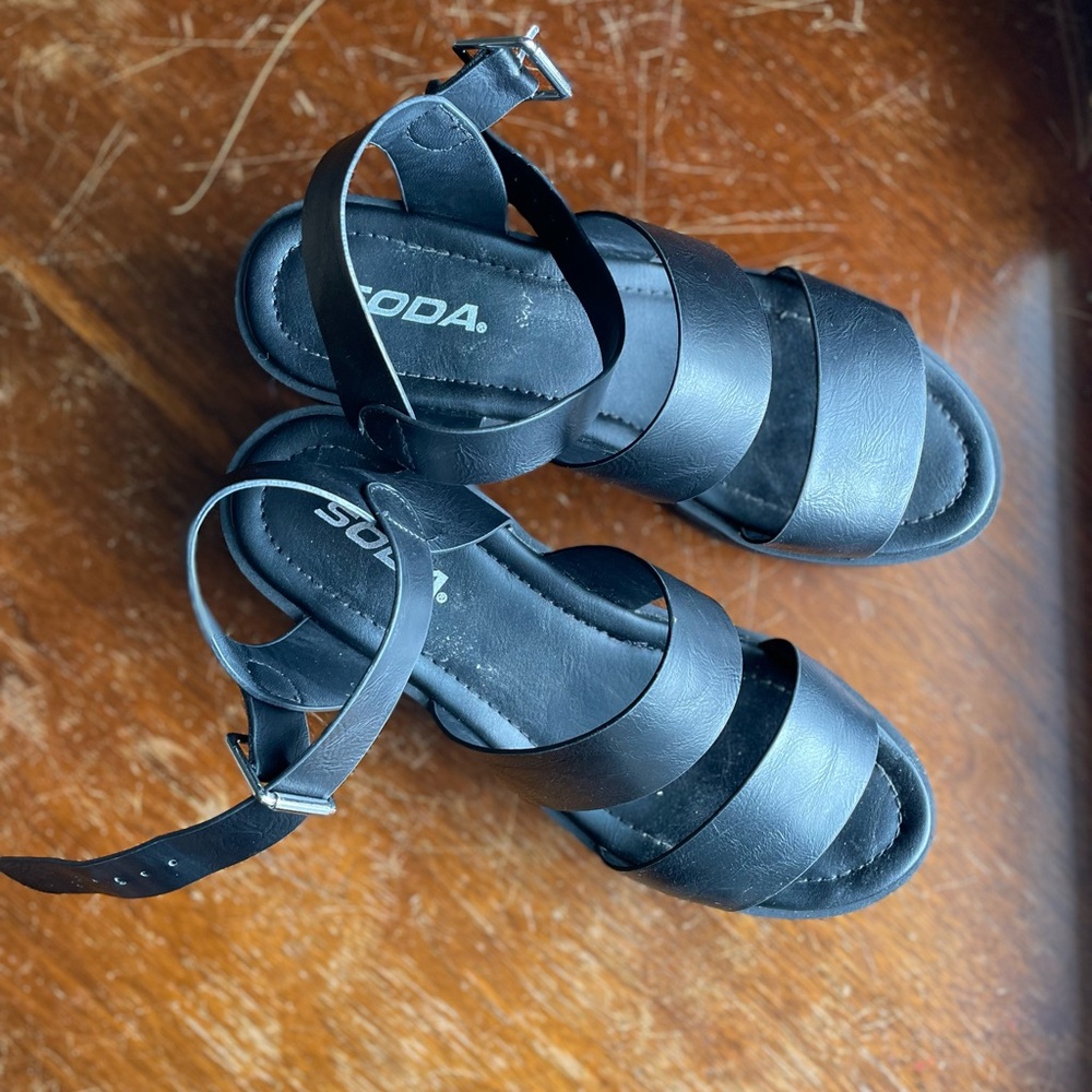 Soda Women's Black Cross-Band Sandals